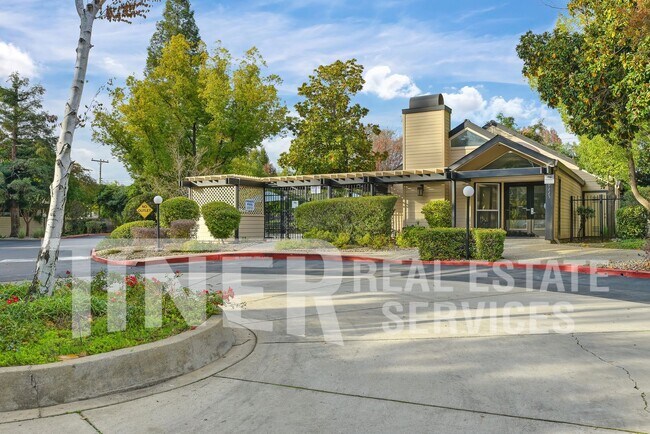 Building Photo - 9118 Madison Green Ln