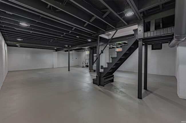 Building Photo - 1624 E Olive St