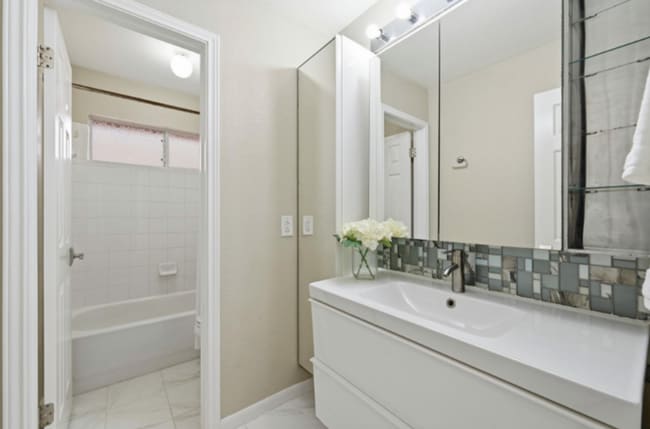 Building Photo - 905 Hunter's Creek Dr