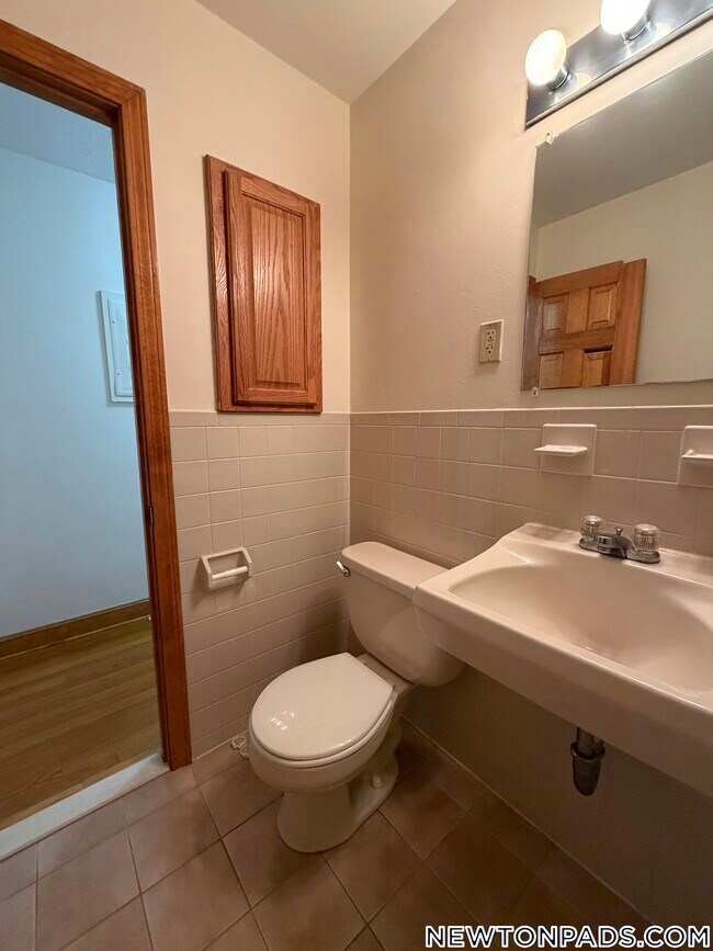 Building Photo - 282 Grove St