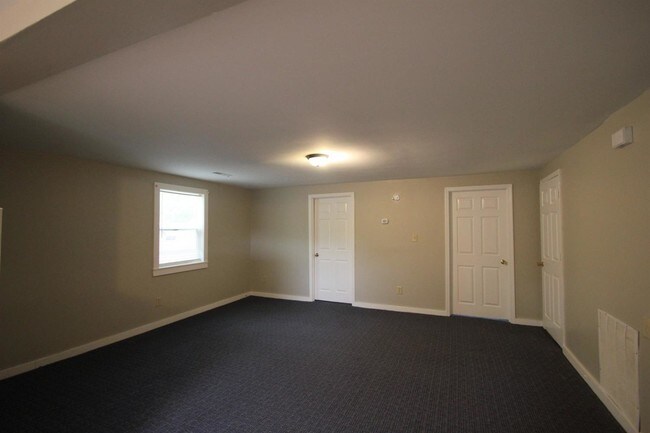 Building Photo - 215 Murray St