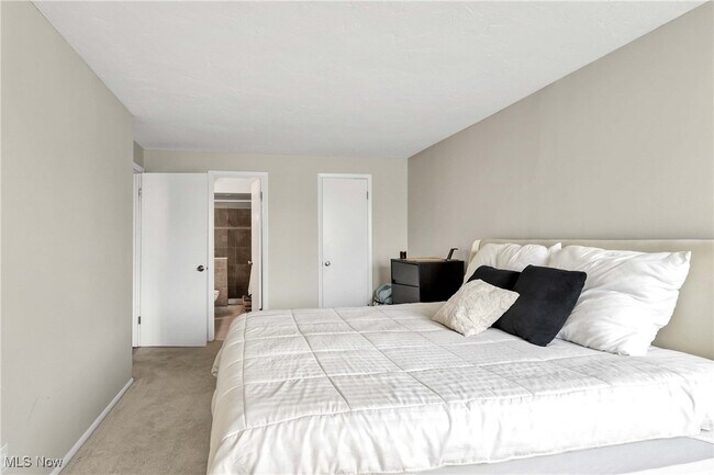 Building Photo - 12900 Lake Ave