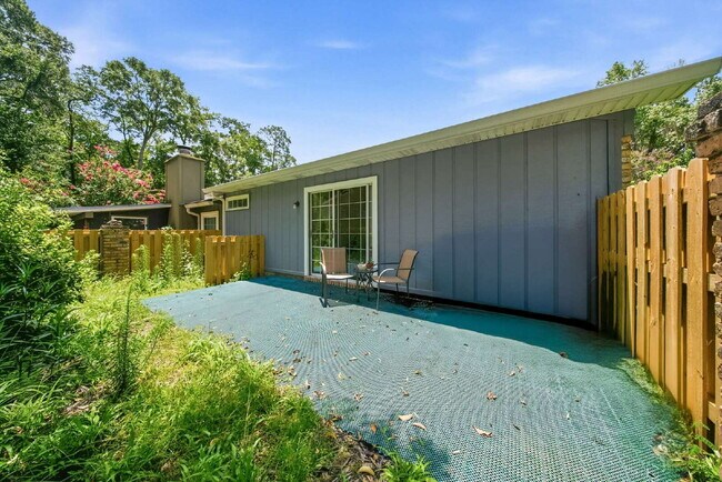Building Photo - 1402 Sturbridge Pl