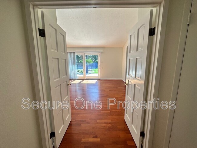 Building Photo - 1390 Calle Pecos