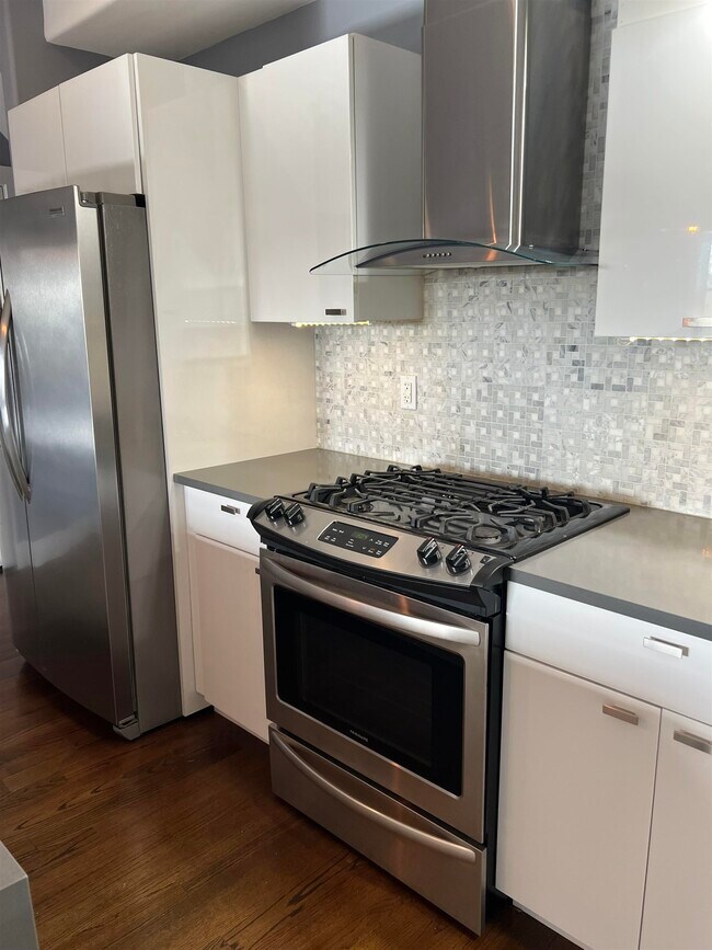 Building Photo - 44 Duer Pl