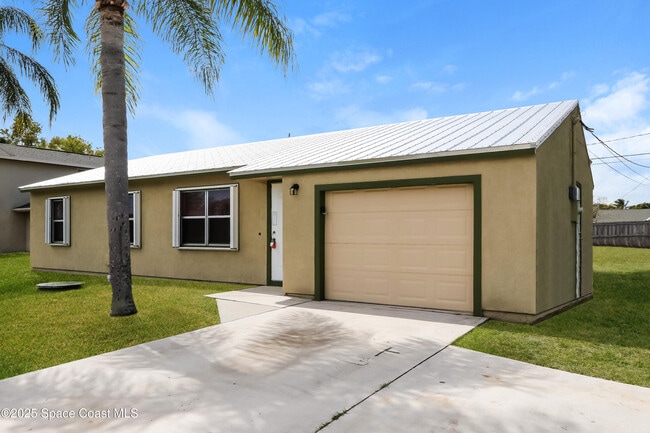 Building Photo - 2252 SE Berkshire Blvd