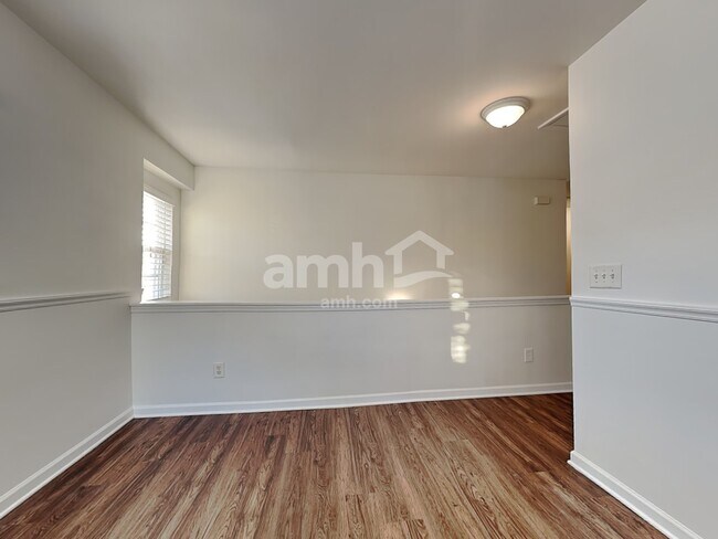 Building Photo - 204 Edgecroft Way