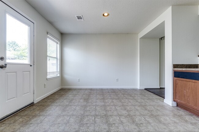 Building Photo - 29519 Legends Bluff Dr
