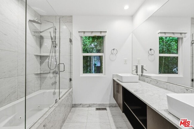 Building Photo - 3476 Troy Dr