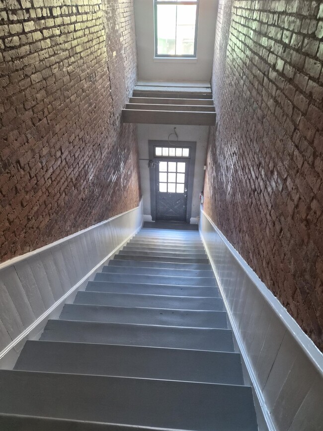 Building Photo - 36 Pleasant St