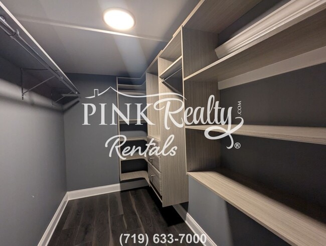 Building Photo - 2534 Ivanhoe Dr