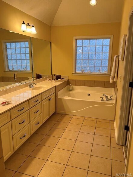 Building Photo - 9713 Silver Bell Ct