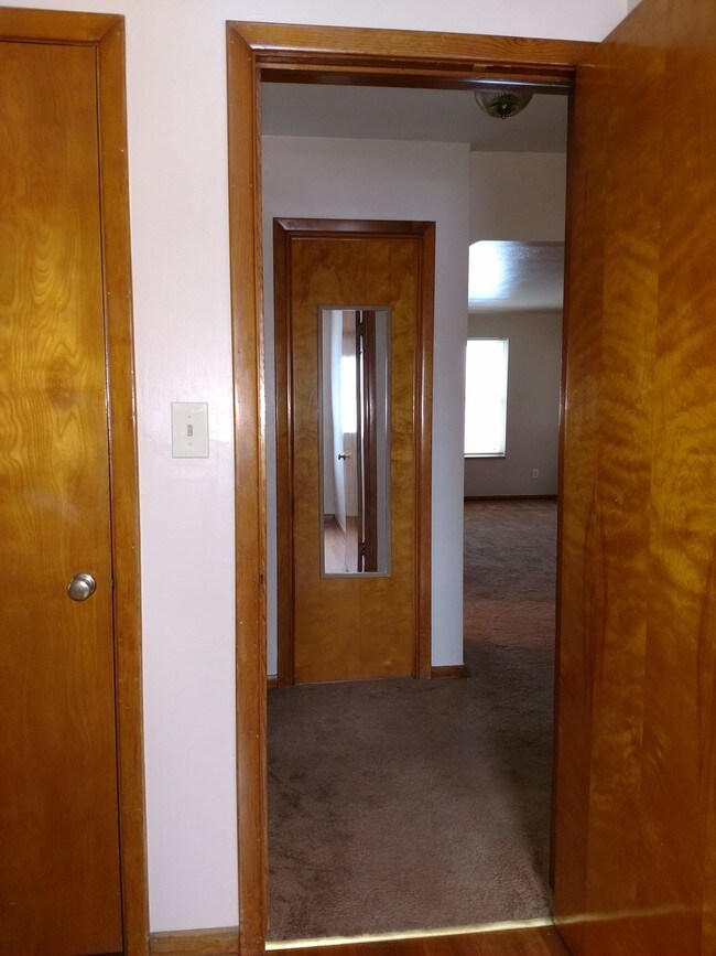 Building Photo - 6121 Ridge Rd