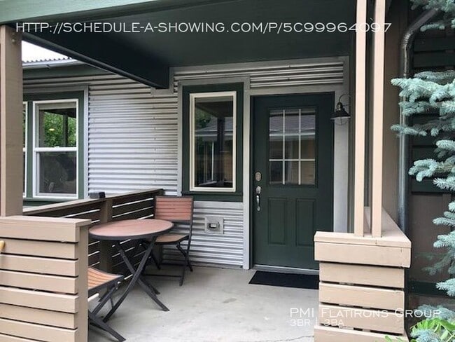 Building Photo - Spacious Indian Peaks Townhouse Close to L...