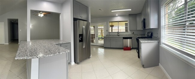 Building Photo - 2302 E Shannon St