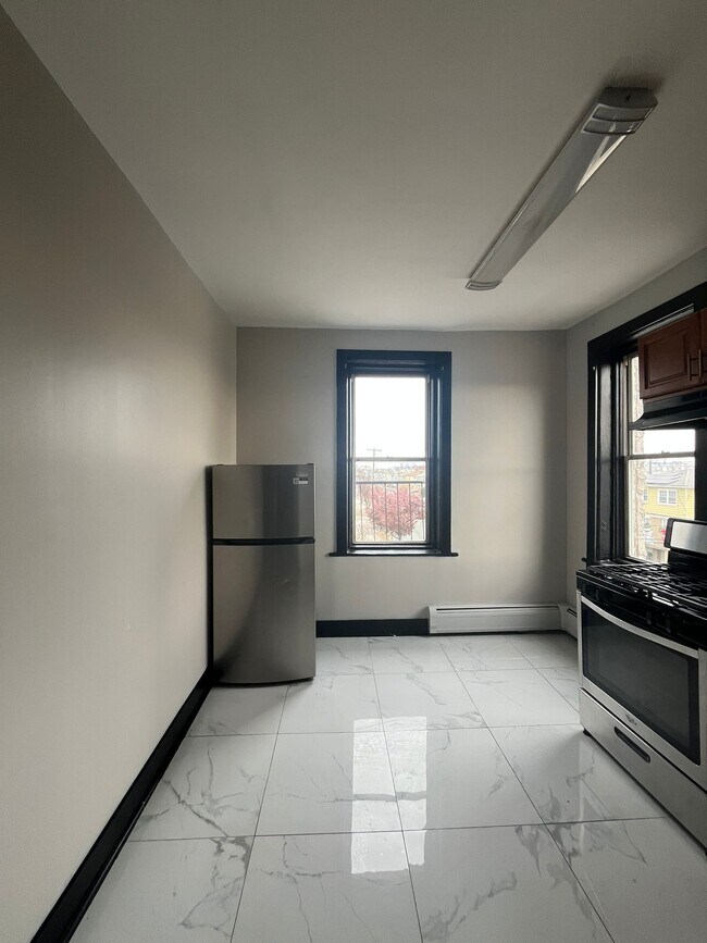 Building Photo - 90 E 25th St