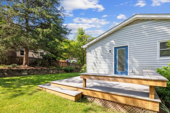 Building Photo - 2-4 Village Park Dr