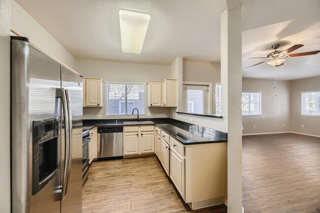 Building Photo - STUNNINGLY UPGRADED 2 Bedroom Condo In SPA...