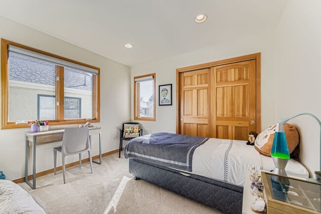 Building Photo - 932 Poplar Pl