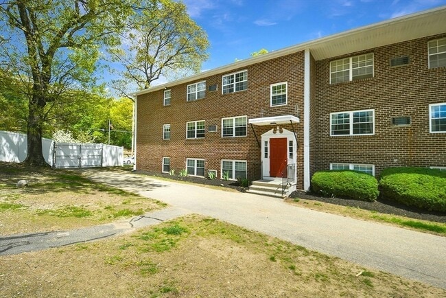 Building Photo - 261 Boston Post Rd E