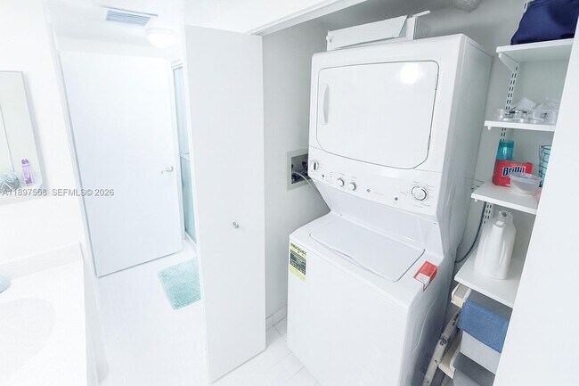 Building Photo - 3610 Yacht Club Dr