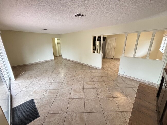Building Photo - Beautiful single story 3BR/2BA home locate...
