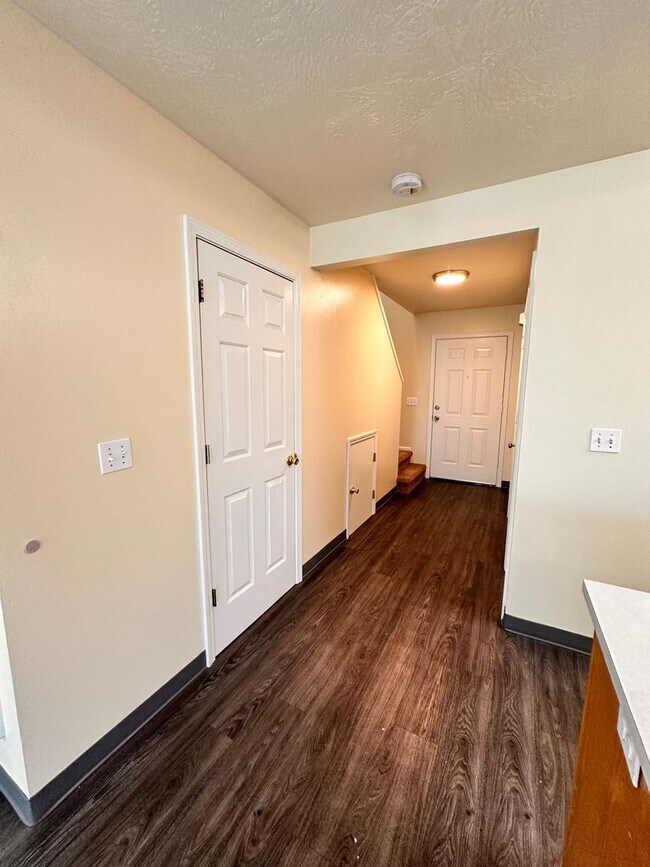 Building Photo - 2607 S Cloverleaf Loop