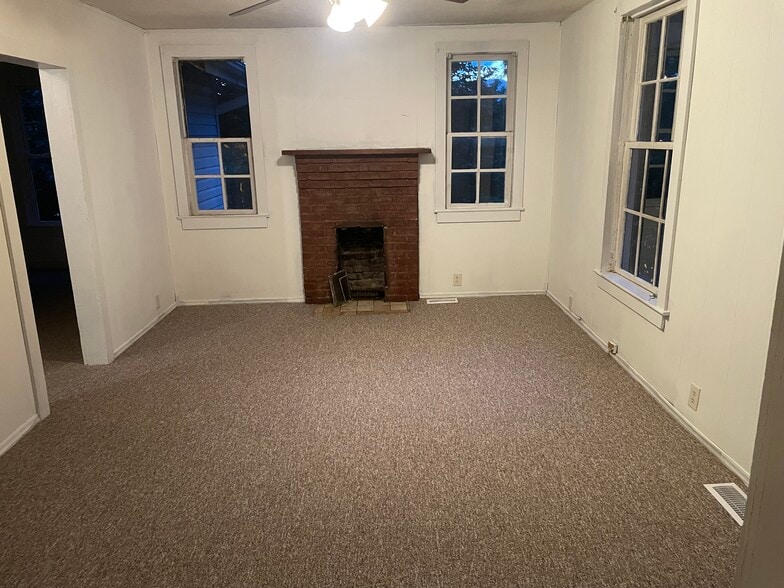 Building Photo - 74 Sunset Cir