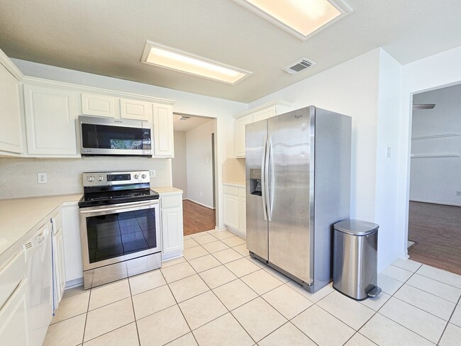 Building Photo - 12230 Cypress Shores Dr