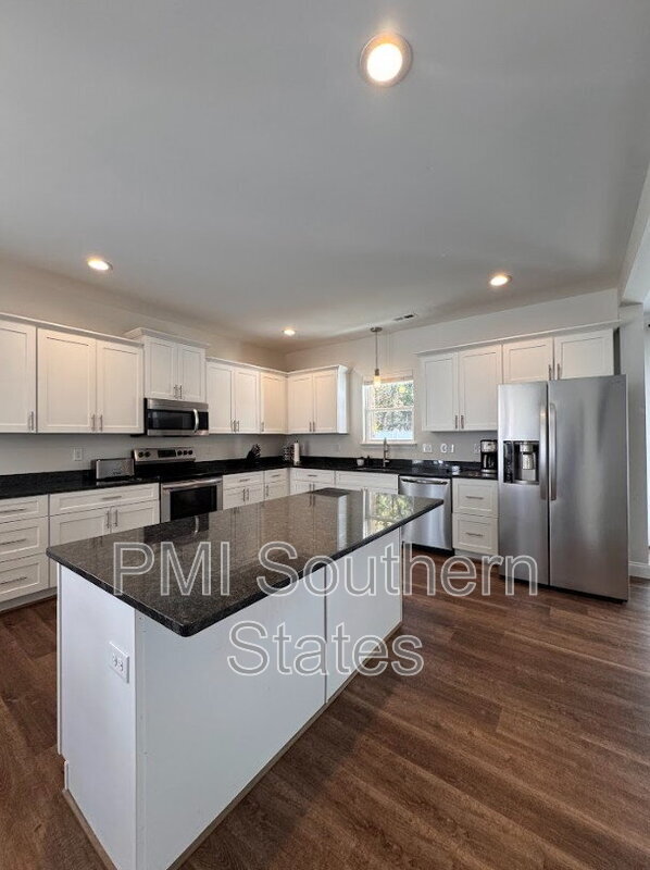 Building Photo - 401 Albus Dr