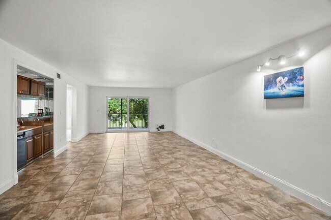 Building Photo - 16141 Blatt Blvd
