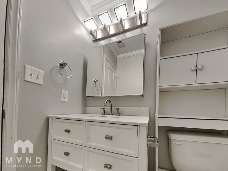 Building Photo - 2301 Charles St