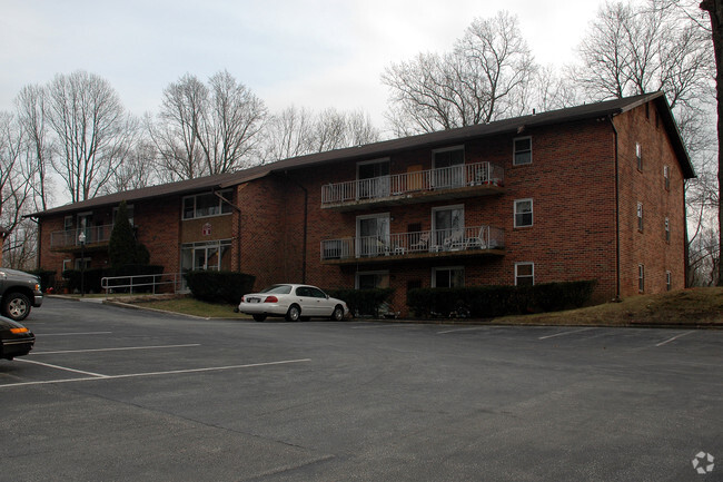 Building Photo - Lawrence Hill Apartments