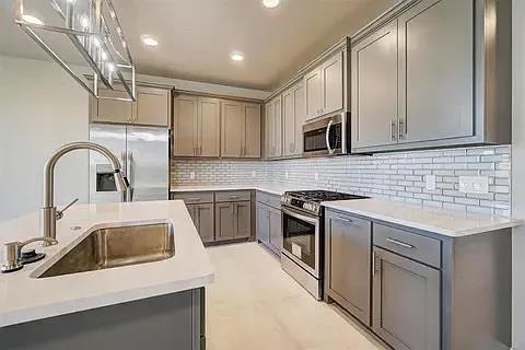 Building Photo - 616 Abadan Dr