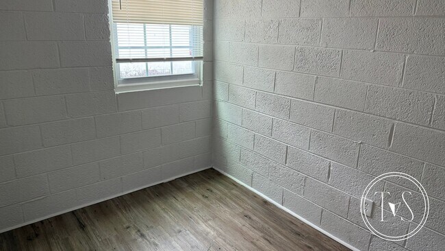 Building Photo - 918 Lynah St