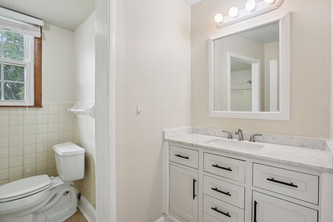 Building Photo - 8024 Regency Dr