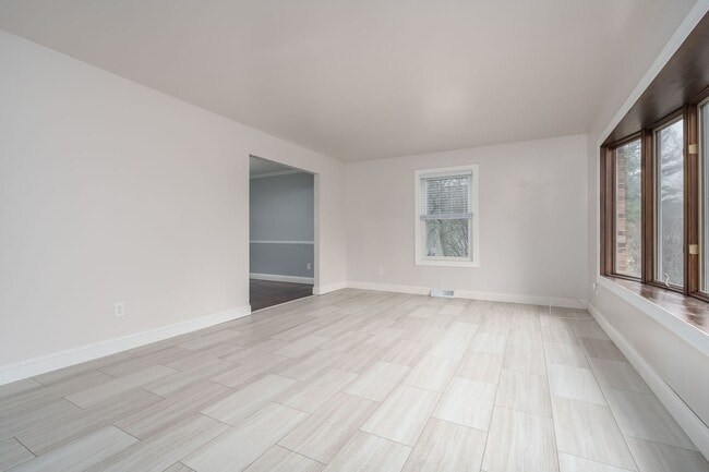 Building Photo - 4 Bedroom Home in Richland