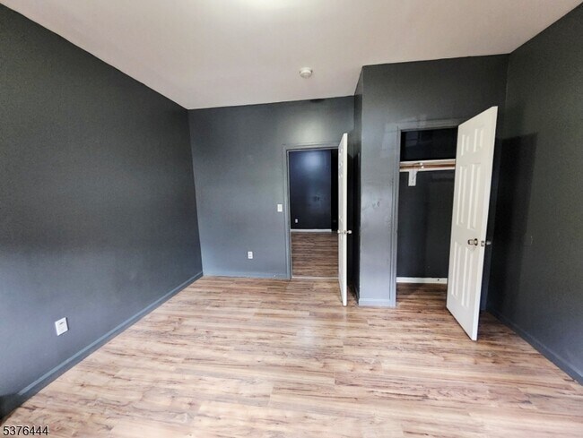 Building Photo - 116 Smith St