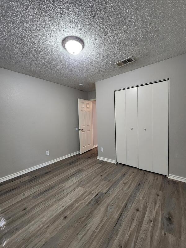 Building Photo - 10245 Country Hills Blvd