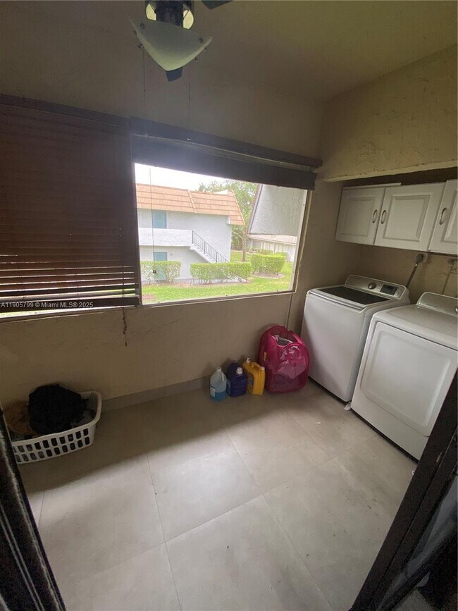 Building Photo - 8400 W Sample Rd