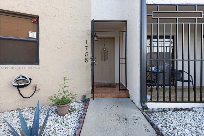 Building Photo - 1758 W 58th St