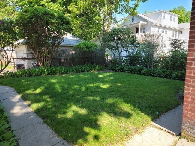 Building Photo - 133 Fairview Ave