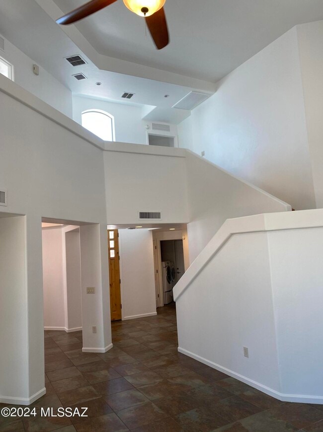 Building Photo - 653 N. Encanto Village Way
