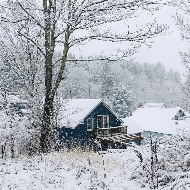 Building Photo - 511 Main St