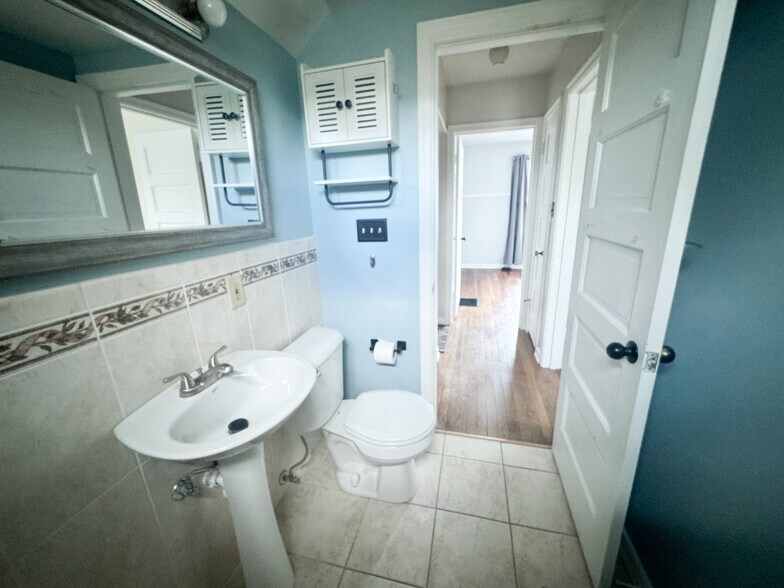 Building Photo - 308 Kenmore St