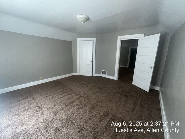 Building Photo - 828 Huestis Ave