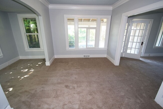 Building Photo - PRIVATE BOTHELL HOME FOR RENT W LARGE YARD & NEW PAINT & CARPET!