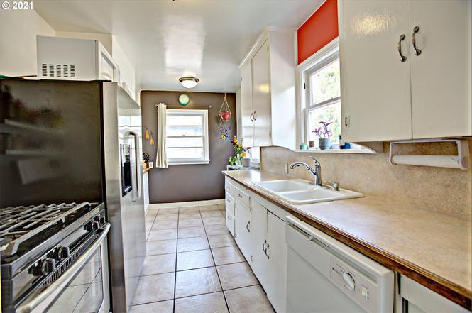 Kitchen - 8124 SE Market St