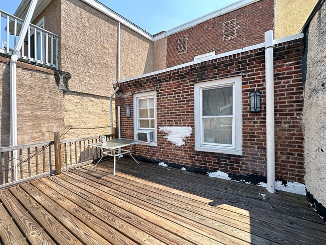 Building Photo - 1232 N Hancock St