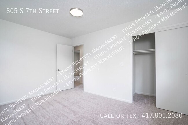 Building Photo - 805 S 7th St